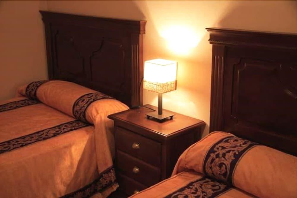 Hotel Patri Huéscar エクステリア 写真